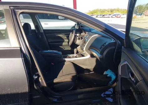 2015 Nissan Altima 2.5 S из США, поврежденный, VIN 1N4AL3AP8FC283544